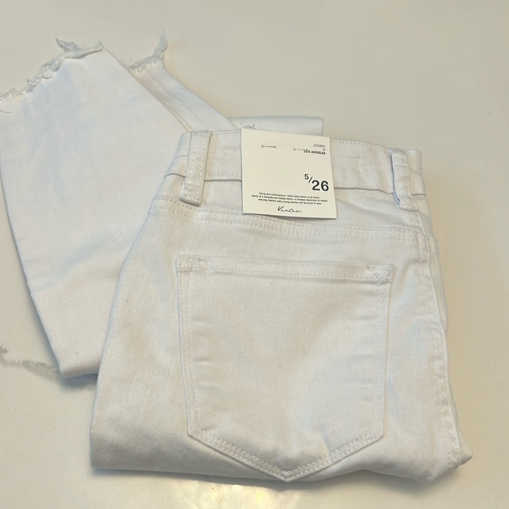 New Kan Can white jeans with distressed look